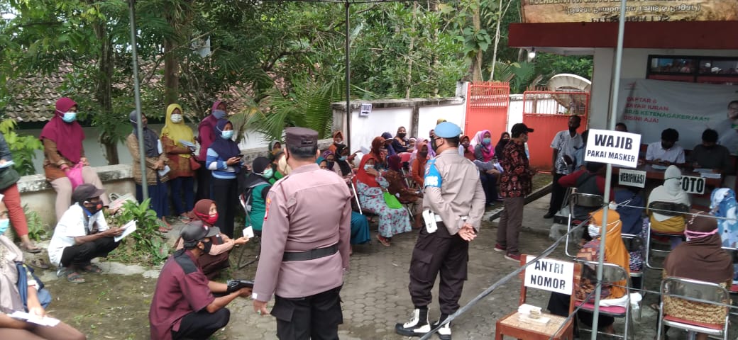 Bhabinkamtibmas Lakukan Pengamanan Pencairan BPNT 